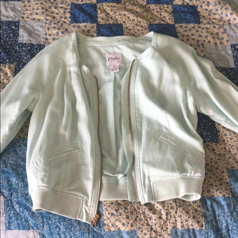 Bomber-Type Light Jacket